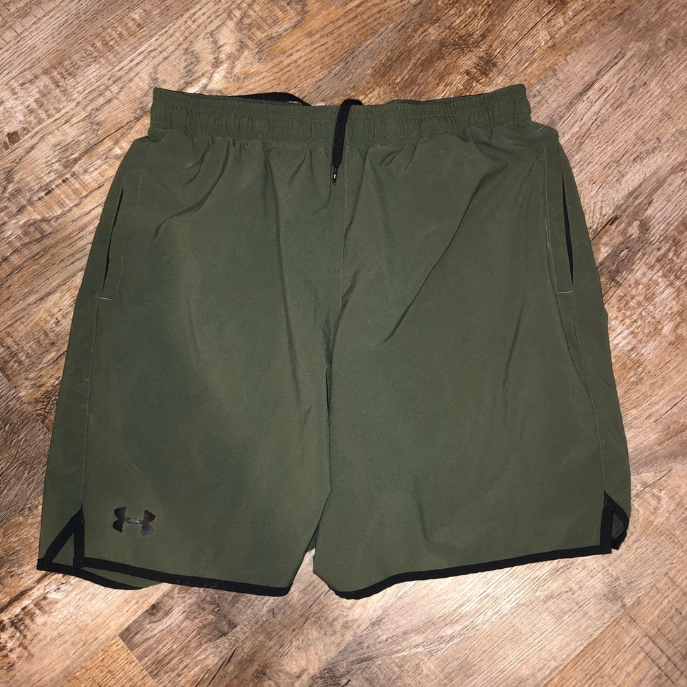 Under Armour athletic shorts size L